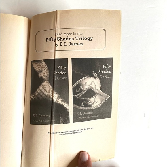 Fifty Shades Freed III by E L James 
#1 New York Times Bestseller - Picture 4 of 4